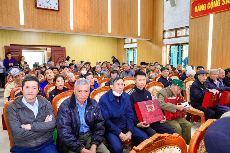 ĐỒNG CHÍ NGUYỄN HỮU NGHĨA- ỦY VIÊN BCH TRUNG ƯƠNG ĐẢNG, BÍ THƯ TỈNH ỦY HƯNG YÊN TỔ CHỨC TRAO QUÀ TẾT NGUYÊN ĐÁN BÍNH NGỌ NĂM 2026 CHO CÁC GIA ĐÌNH CHÍNH SÁCH, NGƯỜI CÓ CÔNG TRÊN ĐỊA BÀN XÃ THƯ LÂM- Ảnh 14.