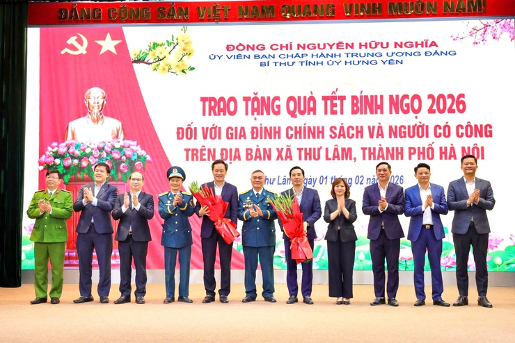 ĐỒNG CHÍ NGUYỄN HỮU NGHĨA- ỦY VIÊN BCH TRUNG ƯƠNG ĐẢNG, BÍ THƯ TỈNH ỦY HƯNG YÊN TỔ CHỨC TRAO QUÀ TẾT NGUYÊN ĐÁN BÍNH NGỌ NĂM 2026 CHO CÁC GIA ĐÌNH CHÍNH SÁCH, NGƯỜI CÓ CÔNG TRÊN ĐỊA BÀN XÃ THƯ LÂM- Ảnh 15.