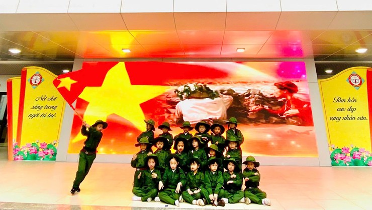 TIẾT SINH HOẠT DƯỚI CỜ TUẦN 20 VỚI CHỦ ĐỀ:
KHÚC HÁT MỪNG XUÂN – NIỀM TỰ HÀO HƯỚNG VỀ
ĐẢNG CỘNG SẢN VIỆT NAM QUANG VINH TỪ MÁI TRƯỜNG TRẦN PHÚ- Ảnh 4.