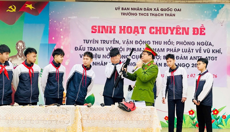 TRƯỜNG THCS THẠCH THÁN TĂNG CƯỜNG TUYÊN TRUYỀN PHÁP LUẬT, CHUNG TAY BẢO ĐẢM AN TOÀN DỊP TẾT NGUYÊN ĐÁN BÍNH NGỌ 2026- Ảnh 4.