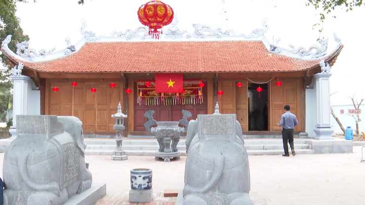 Đồng chí Phó Chủ tịch Thường trực UBND xã kiểm tra công tác xây dựng Đền Ả Lanh thôn Đại Nam- Ảnh 1.