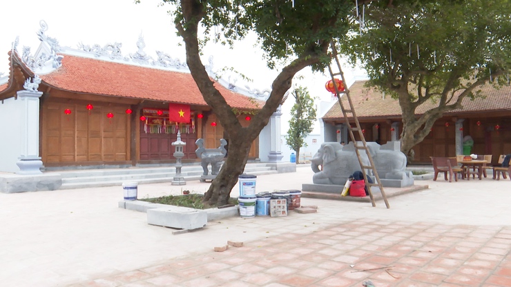 Đồng chí Phó Chủ tịch Thường trực UBND xã kiểm tra công tác xây dựng Đền Ả Lanh thôn Đại Nam- Ảnh 2.