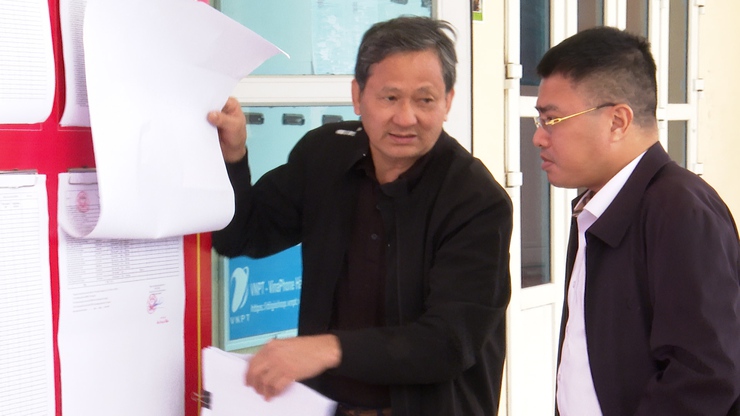 Đồng chí Phó Chủ tịch thường trực UBND xã Nguyễn Thành Chung đi kiểm tra công tác niêm yết danh sách cử tri phục vụ bầu cử Quốc hội khóa XVI và HĐND các cấp- Ảnh 4.