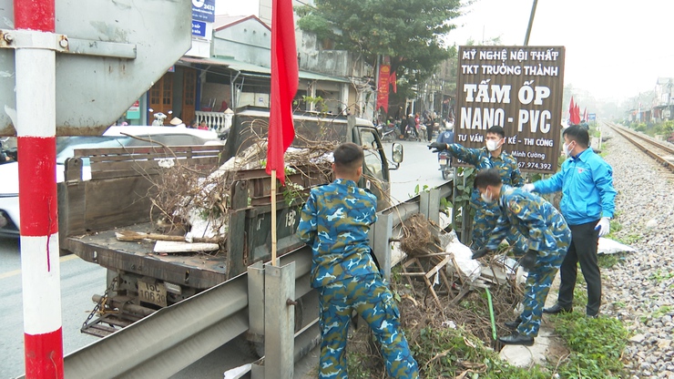 Đoàn Thanh niên xã Phú Xuyên ra quân vệ sinh môi trường chào Tết Nguyên đán Bính Ngọ 2026- Ảnh 5.