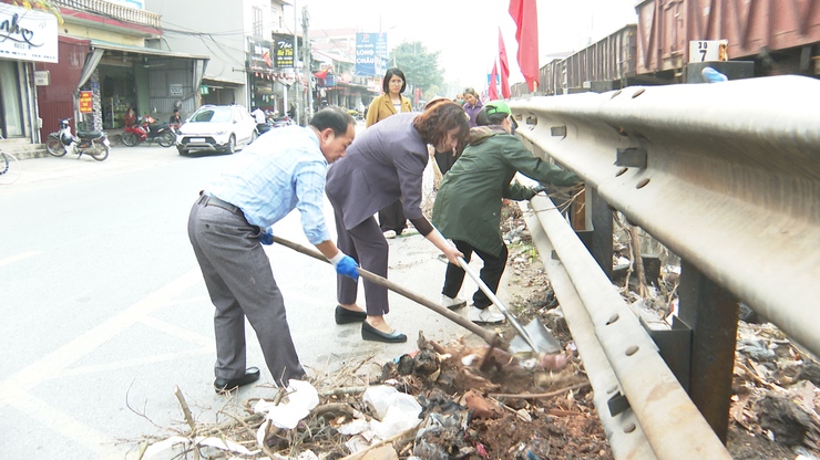 Đoàn Thanh niên xã Phú Xuyên ra quân vệ sinh môi trường chào Tết Nguyên đán Bính Ngọ 2026- Ảnh 3.