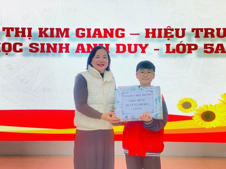 TIẾT SINH HOẠT DƯỚI CỜ TUẦN 20 VỚI CHỦ ĐỀ:
KHÚC HÁT MỪNG XUÂN – NIỀM TỰ HÀO HƯỚNG VỀ
ĐẢNG CỘNG SẢN VIỆT NAM QUANG VINH TỪ MÁI TRƯỜNG TRẦN PHÚ- Ảnh 5.