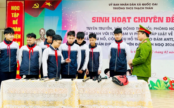 TRƯỜNG THCS THẠCH THÁN TĂNG CƯỜNG TUYÊN TRUYỀN PHÁP LUẬT, CHUNG TAY BẢO ĐẢM AN TOÀN DỊP TẾT NGUYÊN ĐÁN BÍNH NGỌ 2026- Ảnh 5.