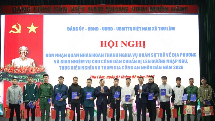 ĐU-HĐND-UBND-UBMTTQ Việt Nam xã Thư Lâm tổ chức hội nghị đón nhận quân nhân hoàn thành nghĩa vụ quân sự trở về địa phương và giao nhiệm vụ cho công dân chuẩn bị lên đường nhập ngũ, thực hiện nghĩa vụ tham gia công an nhân dân  năm 2025- Ảnh 6.