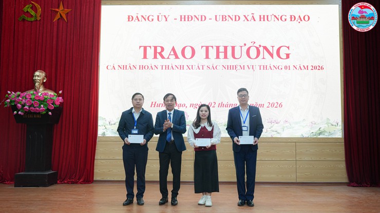 XÃ HƯNG ĐẠO TỔ CHỨC LỄ CHÀO CỜ THÁNG 02/2026 VÀ TRAO KHEN THƯỞNG- Ảnh 2.