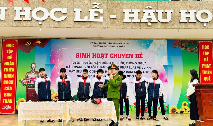 TRƯỜNG THCS THẠCH THÁN TĂNG CƯỜNG TUYÊN TRUYỀN PHÁP LUẬT, CHUNG TAY BẢO ĐẢM AN TOÀN DỊP TẾT NGUYÊN ĐÁN BÍNH NGỌ 2026- Ảnh 6.