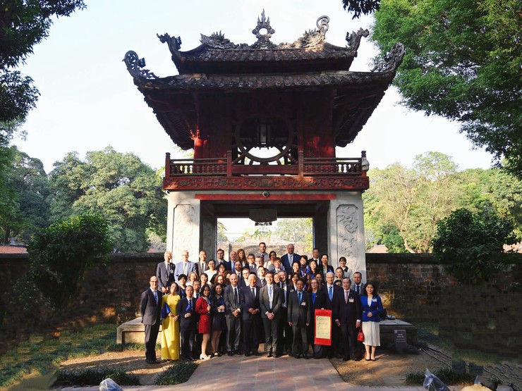 Chủ tịch Hội đồng Châu Âu thăm quan di tích quốc gia đặc biệt Văn Miếu - Quốc Tử Giám- Ảnh 10.