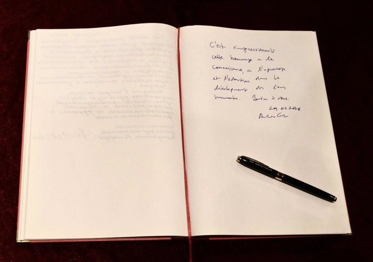 Chủ tịch Hội đồng Châu Âu thăm quan di tích quốc gia đặc biệt Văn Miếu - Quốc Tử Giám- Ảnh 9.