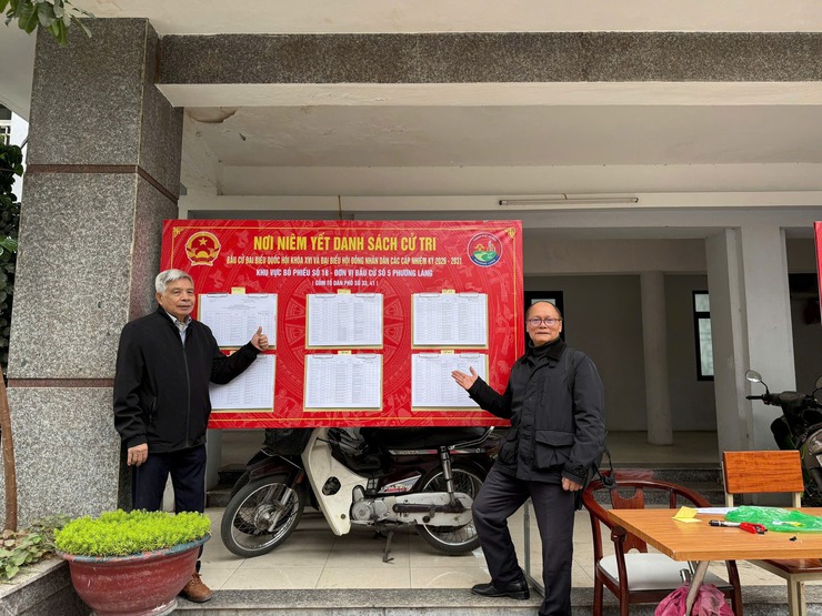 UBND PHƯỜNG LÁNG NIÊM YẾT DANH SÁCH CỬ TRI TẠI 21/21 KHU VỰC BỎ PHIẾU- Ảnh 4.