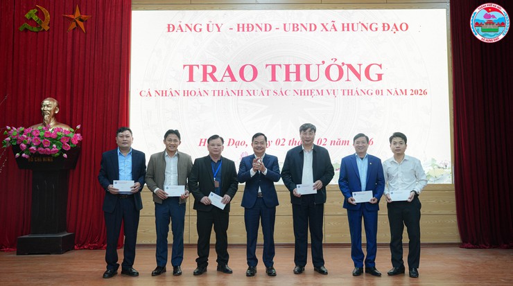 XÃ HƯNG ĐẠO TỔ CHỨC LỄ CHÀO CỜ THÁNG 02/2026 VÀ TRAO KHEN THƯỞNG- Ảnh 3.