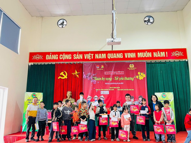  Ấm áp, thắm tình Chương trình " Xuân hy vọng - Tết yêu thương" năm 2026. - Ảnh 8.