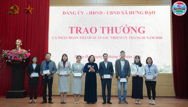 XÃ HƯNG ĐẠO TỔ CHỨC LỄ CHÀO CỜ THÁNG 02/2026 VÀ TRAO KHEN THƯỞNG- Ảnh 4.