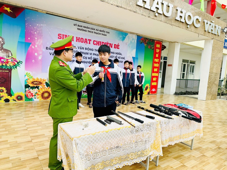 TRƯỜNG THCS THẠCH THÁN TĂNG CƯỜNG TUYÊN TRUYỀN PHÁP LUẬT, CHUNG TAY BẢO ĐẢM AN TOÀN DỊP TẾT NGUYÊN ĐÁN BÍNH NGỌ 2026- Ảnh 8.
