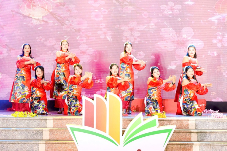 CHƯƠNG TRÌNH NGHỆ THUẬT CHÀO MỪNG THÀNH CÔNG ĐẠI HỘI ĐẠI BIỂU TOÀN QUỐC LẦN THỨ XIV CỦA ĐẢNG VỚI CHỦ ĐỀ “KHÚC TRÁNG CA DƯỚI CỜ ĐẢNG”- Ảnh 9.