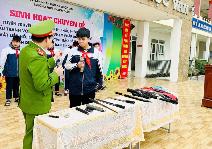 TRƯỜNG THCS THẠCH THÁN TĂNG CƯỜNG TUYÊN TRUYỀN PHÁP LUẬT, CHUNG TAY BẢO ĐẢM AN TOÀN DỊP TẾT NGUYÊN ĐÁN BÍNH NGỌ 2026- Ảnh 9.