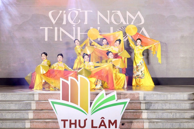 CHƯƠNG TRÌNH NGHỆ THUẬT CHÀO MỪNG THÀNH CÔNG ĐẠI HỘI ĐẠI BIỂU TOÀN QUỐC LẦN THỨ XIV CỦA ĐẢNG VỚI CHỦ ĐỀ “KHÚC TRÁNG CA DƯỚI CỜ ĐẢNG”- Ảnh 10.