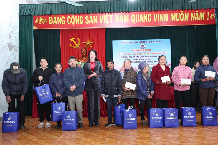 Vân Đình: Tổ chức 6 đoàn thăm, tặng quà nhân dịp Tết Nguyên đán Bính Ngọ năm 2026- Ảnh 3.