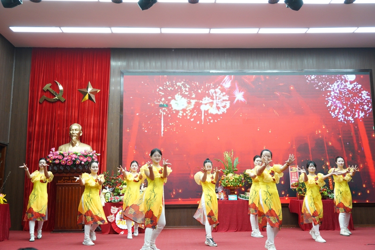 Phường Chương Mỹ tổ chức chương trình “Tết sum vầy – Xuân ơn Đảng”- Ảnh 1.