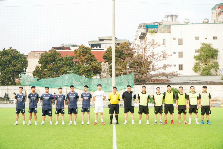 Đội Công an phường Từ Liêm giành giải Nhất giải bóng đá giao lưu chào mừng Đại hội XIV của Đảng- Ảnh 1.