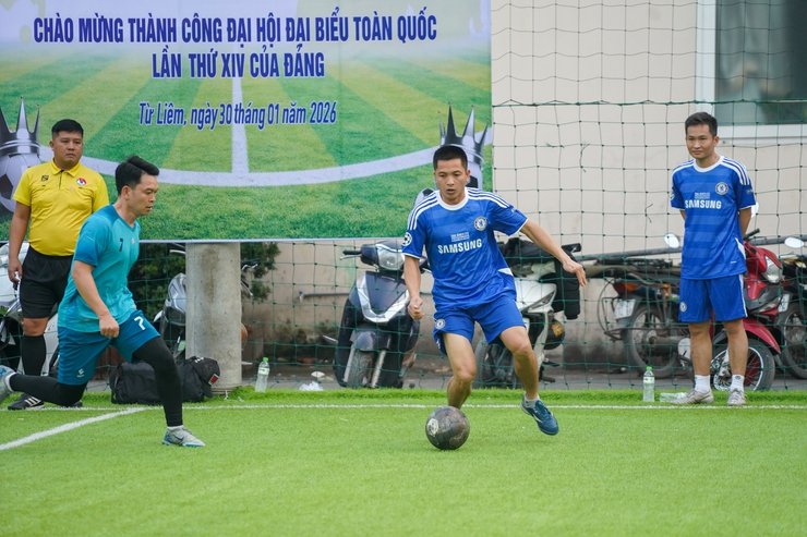 Đội Công an phường Từ Liêm giành giải Nhất giải bóng đá giao lưu chào mừng Đại hội XIV của Đảng- Ảnh 6.