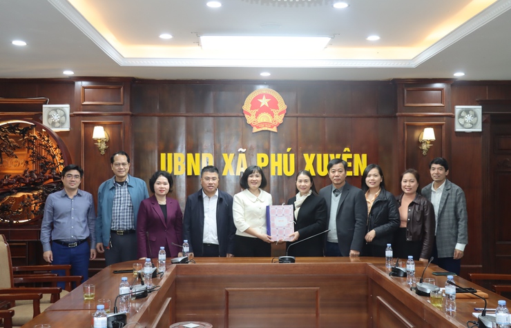 Hội nghị chốt danh sách và bàn giao hồ sơ người ứng cử Đại biểu Hội đồng nhân dân xã Phú Xuyên nhiệm kỳ 2026–2031- Ảnh 2.