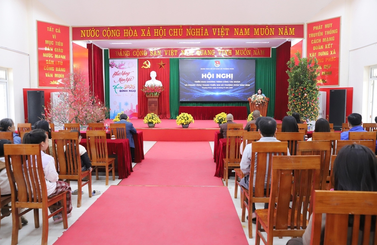 Đoàn thanh niên xã thượng phúc mang Xuân yêu thương đến học sinh có hoàn cảnh khó khăn trong xã- Ảnh 1.