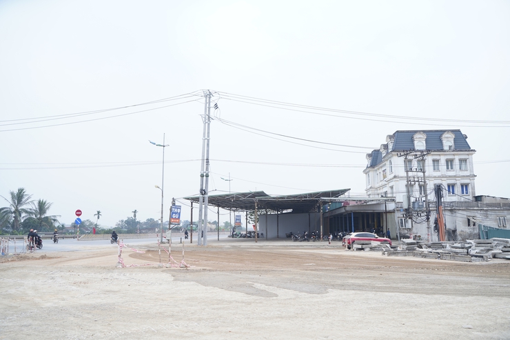 Tuyên truyền, vận động hộ gia đình chấp hành chủ trương về thu hồi đất để thực hiện dự án Đường trục phía nam tỉnh Hà Tây, đoạn qua xã Chuyên Mỹ- Ảnh 2.