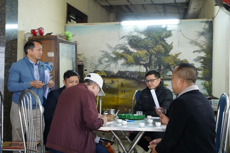 Tuyên truyền, vận động hộ gia đình chấp hành chủ trương về thu hồi đất để thực hiện dự án Đường trục phía nam tỉnh Hà Tây, đoạn qua xã Chuyên Mỹ- Ảnh 3.