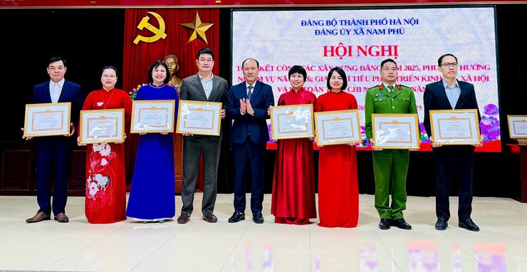 Nam Phù tự hào bước dưới cờ Đảng quang vinh- Ảnh 2.