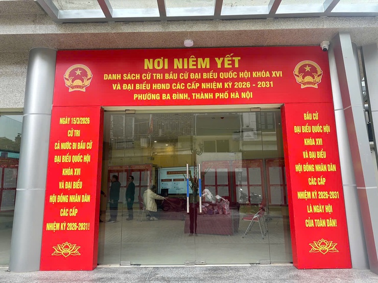 Phường Ba Đình ứng dụng chuyển đổi số trong công tác niêm yết danh sách cử tri- Ảnh 2.