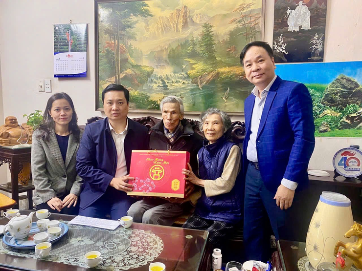 PHƯỜNG YÊN HÒA QUAN TÂM CHĂM LO ĐỜI SỐNG GIA ĐÌNH CHÍNH SÁCH NHÂN DỊP TẾT NGUYÊN ĐÁN BÍNH NGỌ 2026- Ảnh 1.