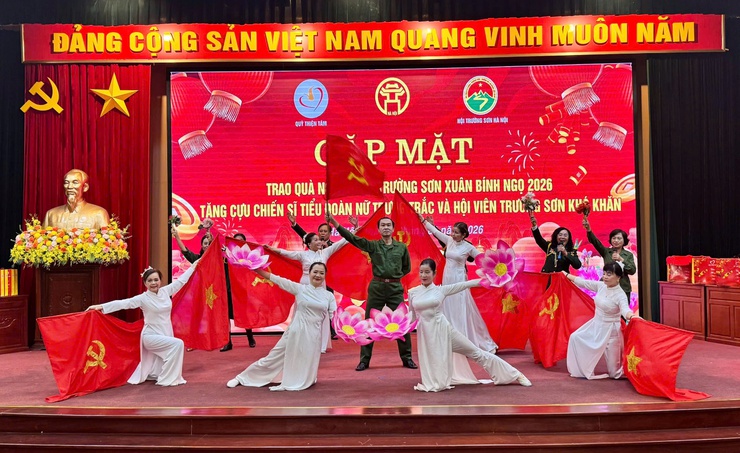 Hội Trường Sơn Hà Nội phối hợp với Quỹ Thiện Tâm tổ chức gặp mặt, trao quà nghĩa tình Trường Sơn Xuân Bính Ngọ 2026 tặng cựu chiến sĩ Tiểu đoàn nữ Trưng Trắc và hội viên Trường Sơn Hà Nội khó khăn- Ảnh 2.