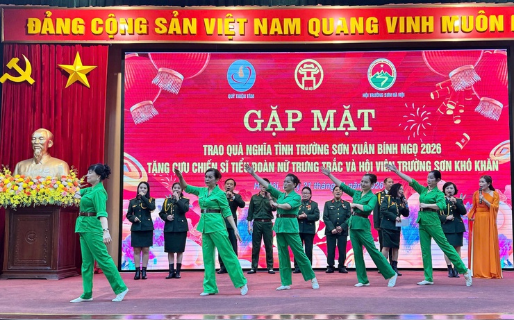 Hội Trường Sơn Hà Nội phối hợp với Quỹ Thiện Tâm tổ chức gặp mặt, trao quà nghĩa tình Trường Sơn Xuân Bính Ngọ 2026 tặng cựu chiến sĩ Tiểu đoàn nữ Trưng Trắc và hội viên Trường Sơn Hà Nội khó khăn- Ảnh 4.