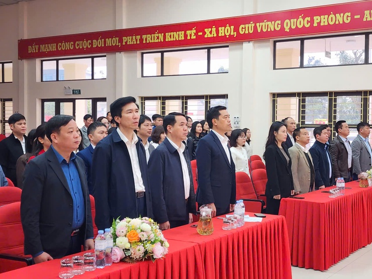 Cơ quan HĐND – UBND xã Nội Bài tổ chức Lễ chào cờ tháng 02/2026- Ảnh 1.