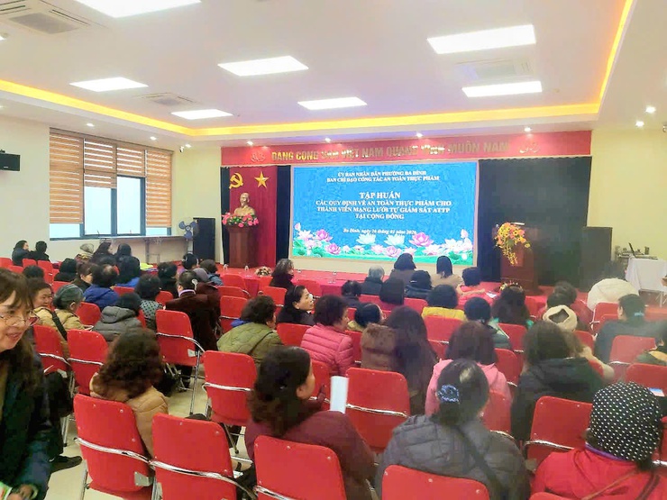 PHƯỜNG BA ĐÌNH TỔ CHỨC TẬP HUẤN CÁC QUY ĐỊNH VỀ AN TOÀN THỰC PHẨM CHO MẠNG LƯỚI TỰ GIÁM SÁT ATTP TẠI CỘNG ĐỒNG- Ảnh 2.