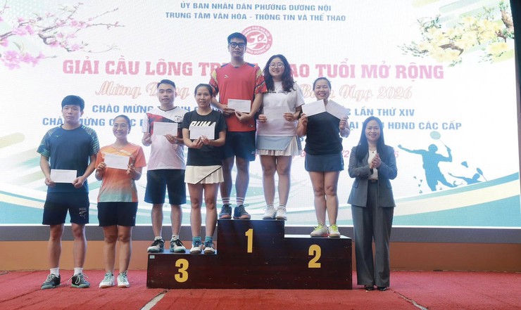 Sôi nổi Giải Cầu lông trung cao tuổi mở rộng phường Dương Nội Mừng Đảng - Mừng Xuân Bính Ngọ 2026 - Ảnh 4.