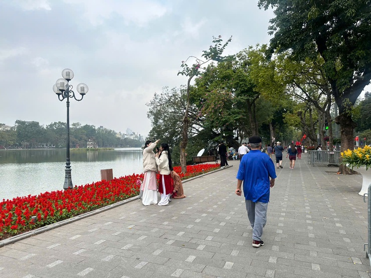 Dự báo thời tiết 1/2/2026: Miền Bắc rét, Hà Nội trưa hửng nắng đến 22 độ- Ảnh 1.