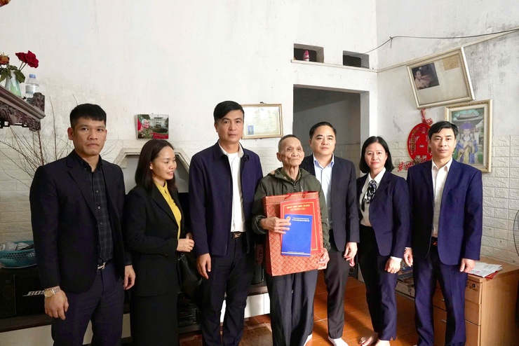 Xã Thiên Lộc tổ chức 11 đoàn đi thăm, tặng quà nhân dịp Tết Nguyên đán Bính Ngọ 2026- Ảnh 11.