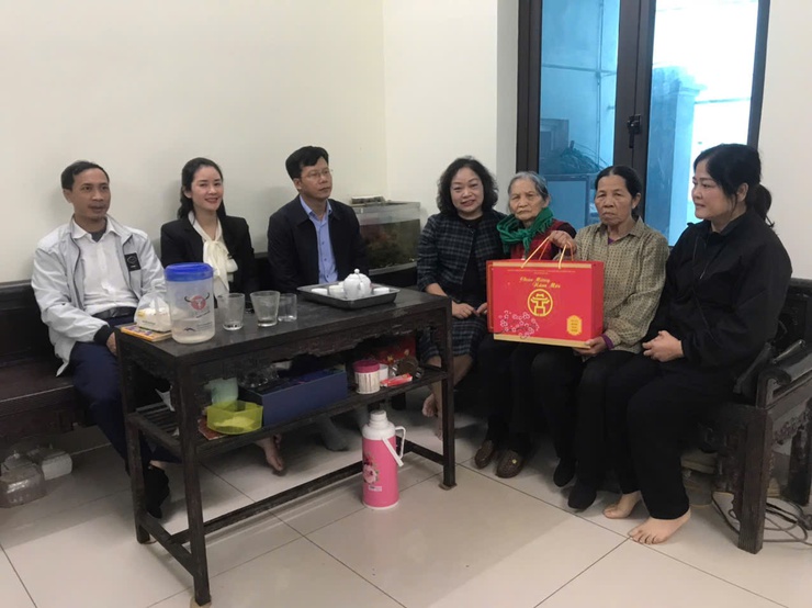 Xã Thiên Lộc tổ chức 11 đoàn đi thăm, tặng quà nhân dịp Tết Nguyên đán Bính Ngọ 2026- Ảnh 13.