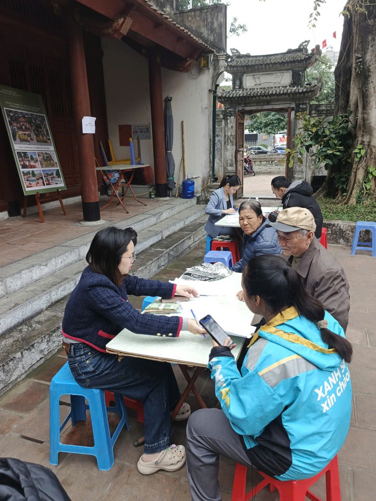 UBND PHƯỜNG VĂN MIẾU – QUỐC TỬ GIÁM TỔ CHỨC TẶNG QUÀ TẾT NGUYÊN ĐÁN BÍNH NGỌ NĂM 2026 ĐỐI VỚI NGƯỜI CÓ CÔNG VÀ CÁC ĐỐI TƯỢNG CHÍNH SÁCH- Ảnh 2.