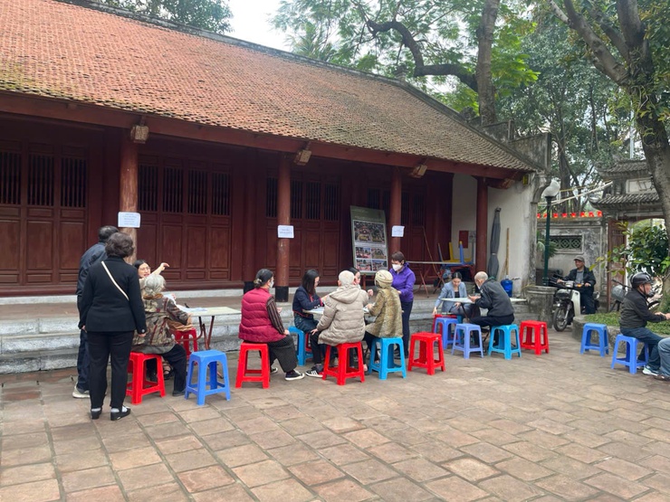 UBND PHƯỜNG VĂN MIẾU – QUỐC TỬ GIÁM TỔ CHỨC TẶNG QUÀ TẾT NGUYÊN ĐÁN BÍNH NGỌ NĂM 2026 ĐỐI VỚI NGƯỜI CÓ CÔNG VÀ CÁC ĐỐI TƯỢNG CHÍNH SÁCH- Ảnh 1.