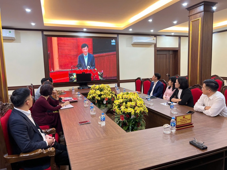 Chiều ngày 30/01/2026, tại trụ sở Đảng ủy – Ủy ban MTTQ phường Đông Ngạc. Đảng ủy phường Đông Ngạc đã tổ chức tiếp sóng Hội nghị giao ban Thành phố Hà Nội với cơ sở tháng 01 năm 2026- Ảnh 1.