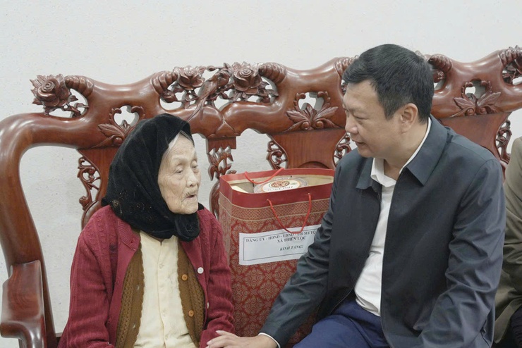 Xã Thiên Lộc tổ chức 11 đoàn đi thăm, tặng quà nhân dịp Tết Nguyên đán Bính Ngọ 2026- Ảnh 1.