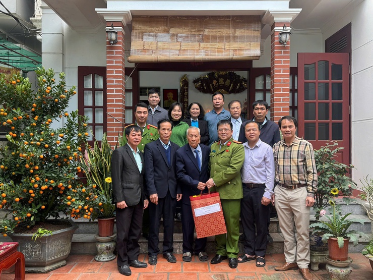 Xã Thiên Lộc tổ chức 11 đoàn đi thăm, tặng quà nhân dịp Tết Nguyên đán Bính Ngọ 2026- Ảnh 23.