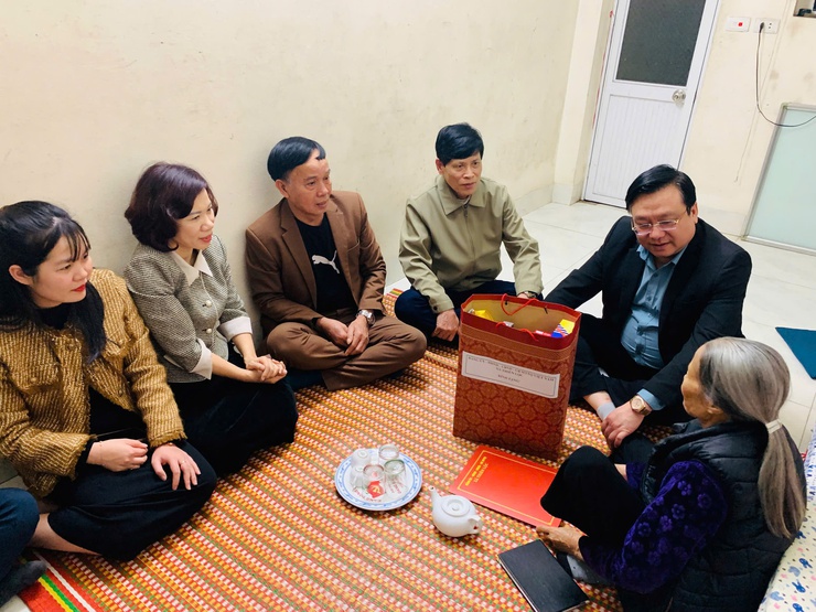 Xã Thiên Lộc tổ chức 11 đoàn đi thăm, tặng quà nhân dịp Tết Nguyên đán Bính Ngọ 2026- Ảnh 18.