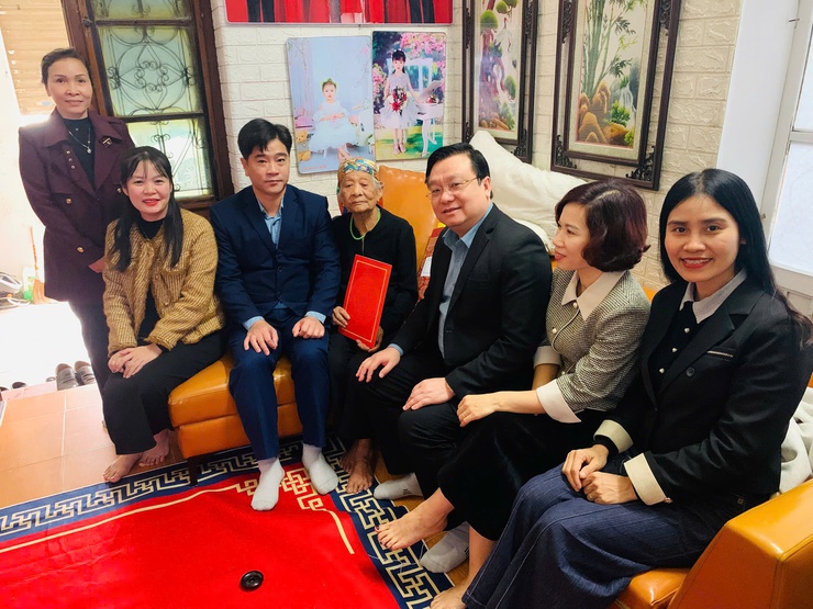 Xã Thiên Lộc tổ chức 11 đoàn đi thăm, tặng quà nhân dịp Tết Nguyên đán Bính Ngọ 2026- Ảnh 19.